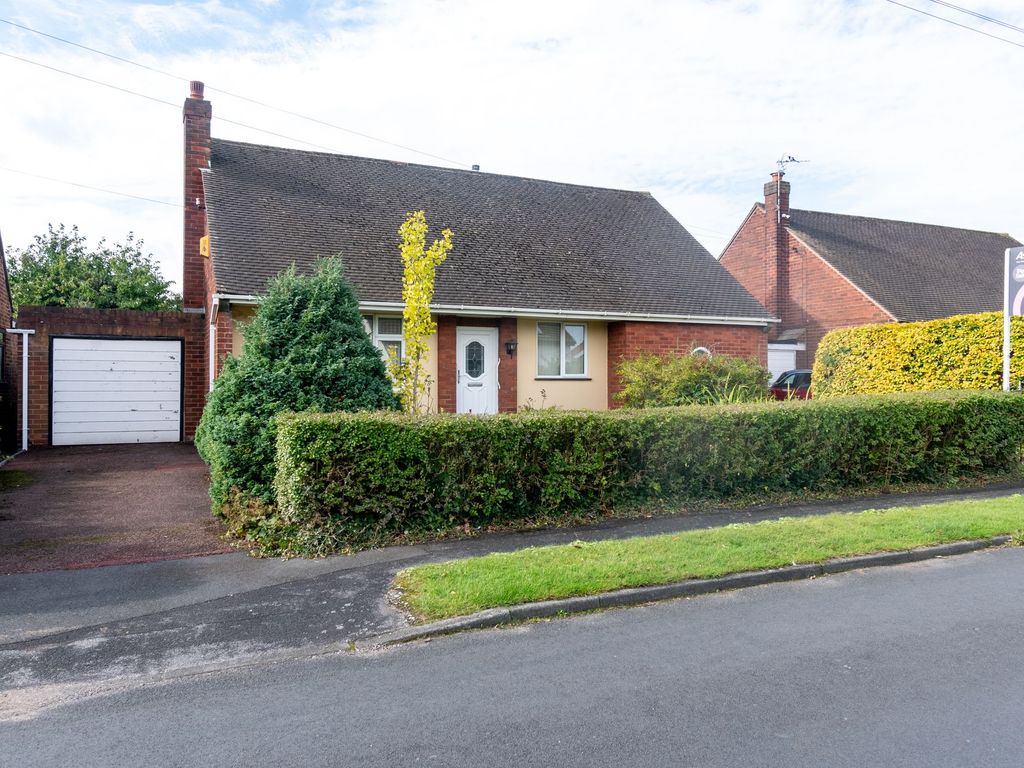 3 bed detached bungalow for sale in Birchall Avenue, Culcheth WA3, £395,000