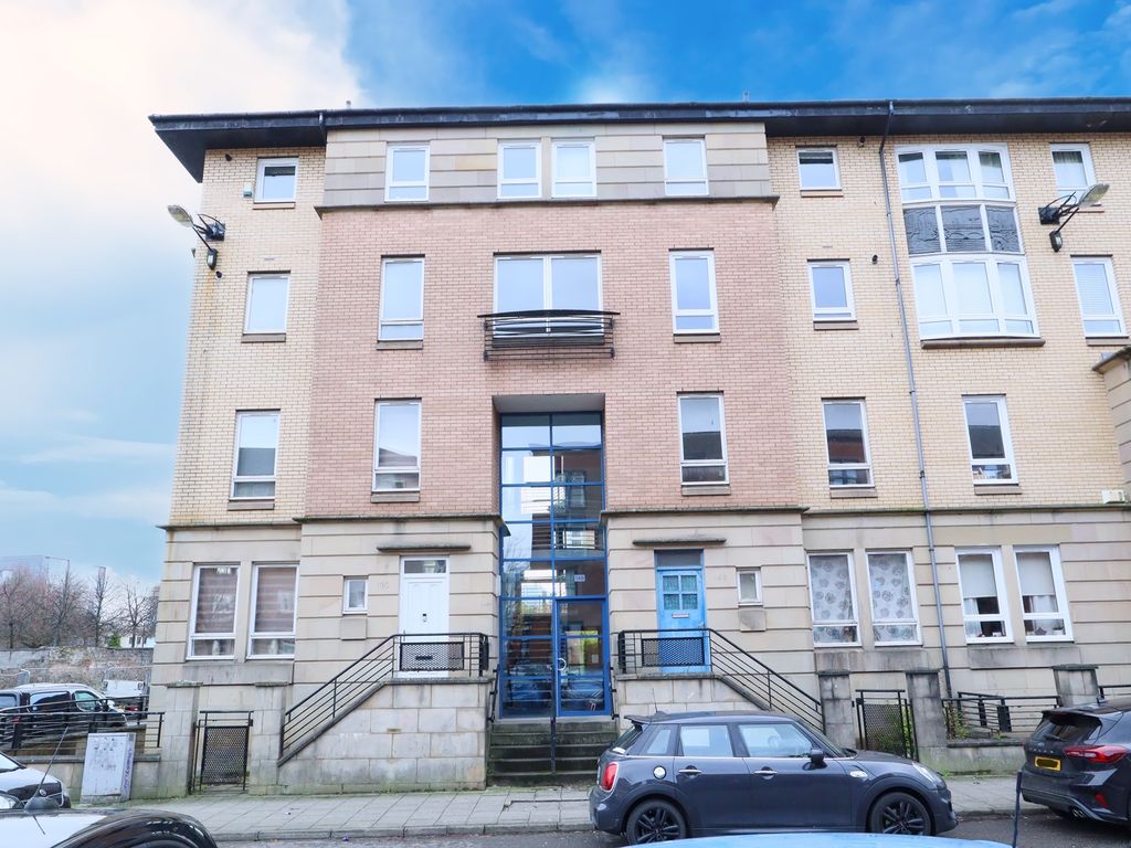 1 bed flat for sale in Old Rutherglen Road, Glasgow G5, £138,000
