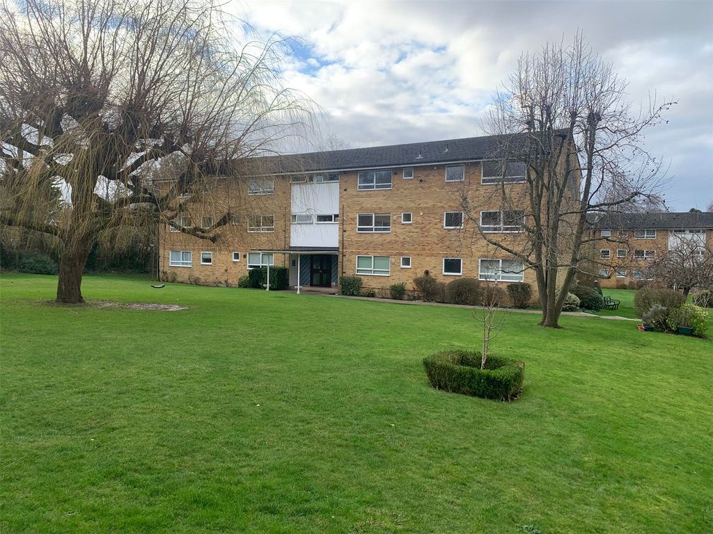 3 bed flat for sale in Boxgrove Road, Guildford, Surrey GU1, £475,000