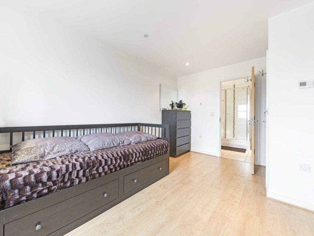 3 bed flat to rent in Maida Vale, London W9, £4,996 pcm