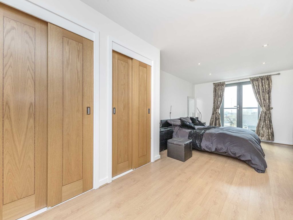 3 bed flat to rent in Maida Vale, London W9, £4,996 pcm