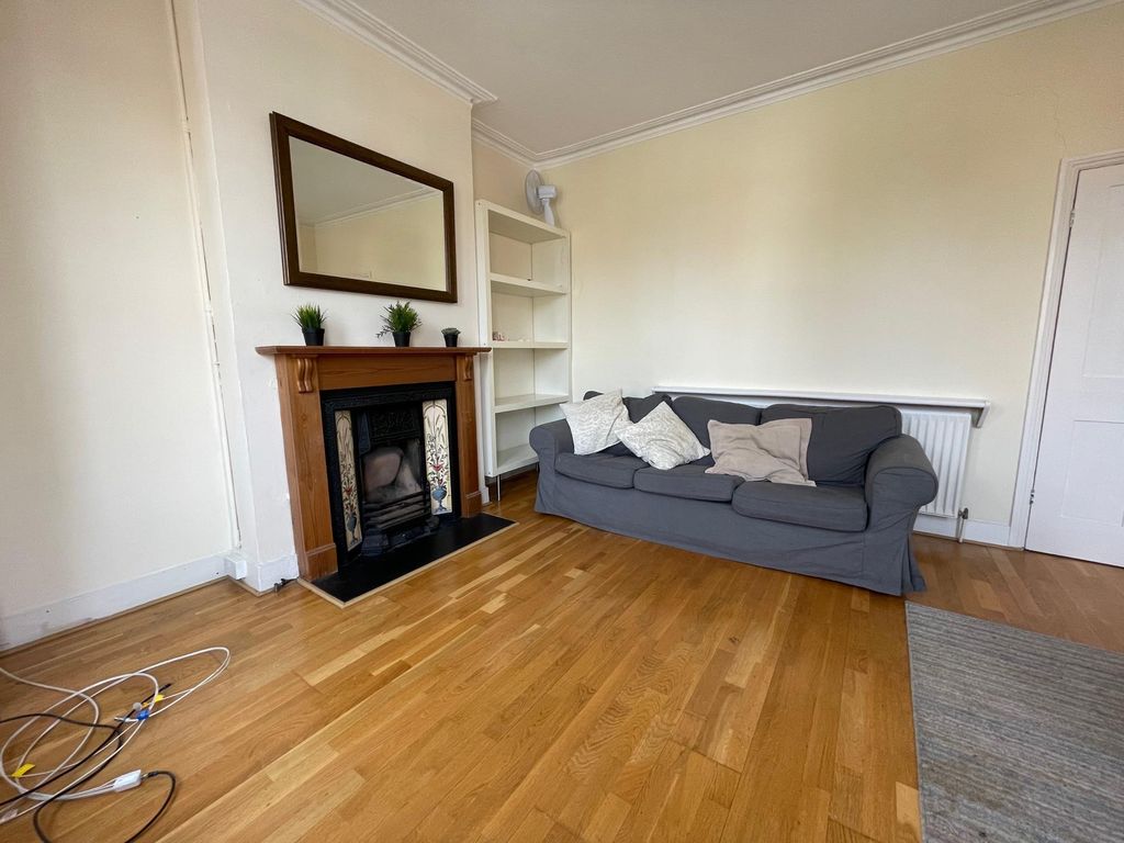 2 bed flat to rent in Southfield Road, London W4, £2,097 pcm