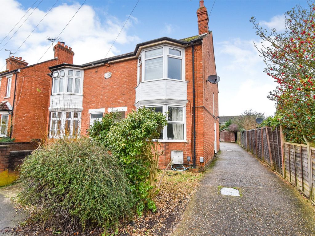 1 bed semi-detached house for sale in Holly Road, Aldershot, Hampshire GU12, £185,000