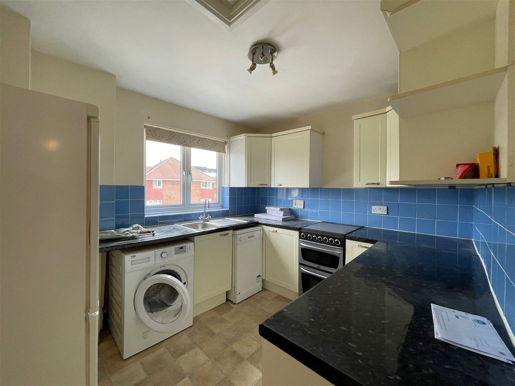 1 bed flat to rent in Craven Road, Newbury RG14, £895 pcm