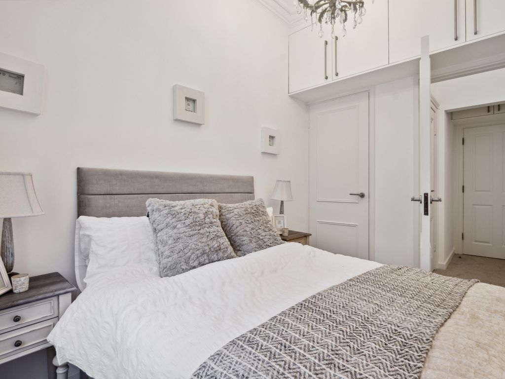1 bed flat for sale in Rutland Gate, Knightsbridge SW7, £755,000