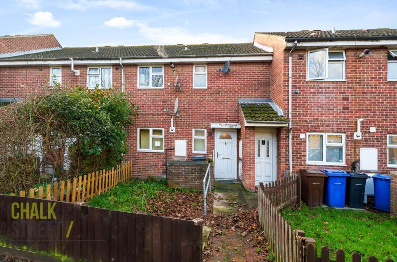 1 bed maisonette for sale in Dale Close, South Ockendon RM15, £170,000