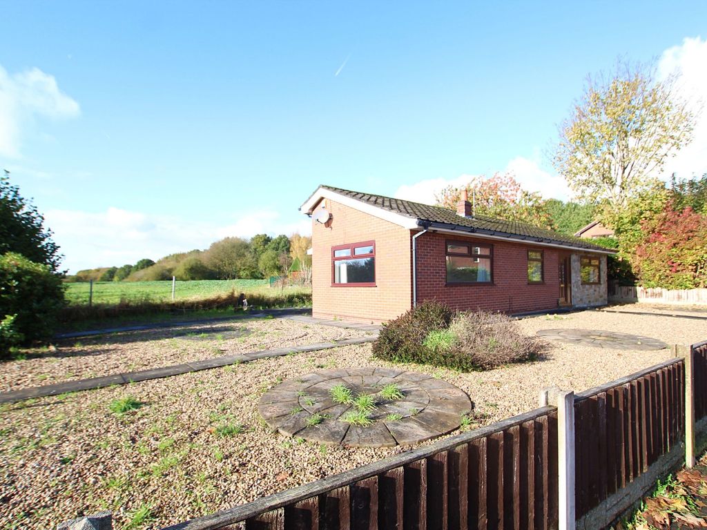 3 bed detached bungalow for sale in Helen Street, Golborne WA3, £195,000