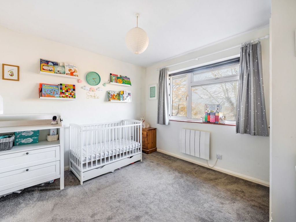 2 bed maisonette for sale in Beacon Grove, Carshalton SM5, £350,000