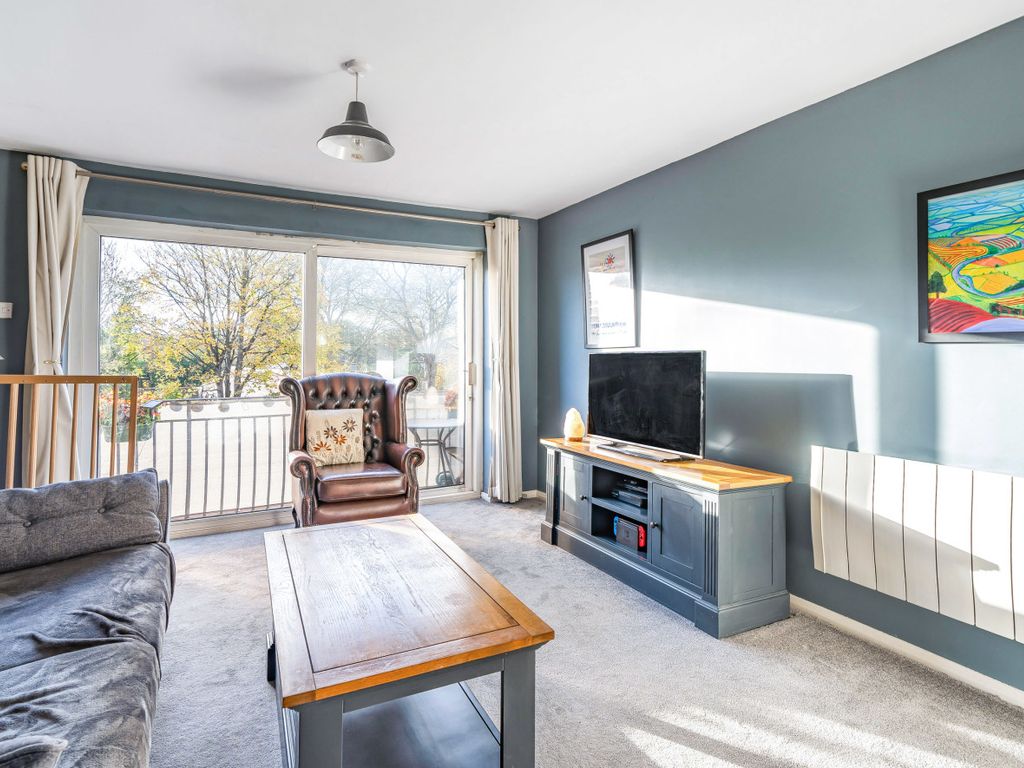 2 bed maisonette for sale in Beacon Grove, Carshalton SM5, £350,000