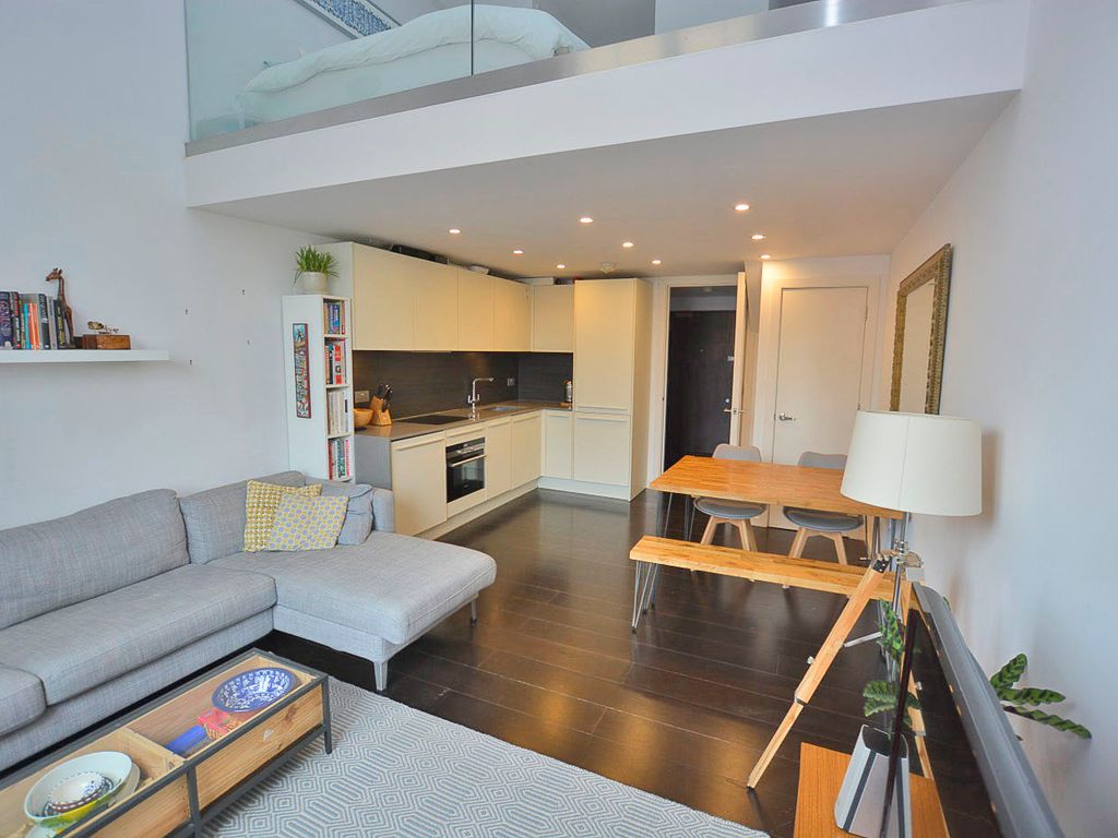 1 bed flat for sale in Gore House, Drummond Way, London N1, £610,000