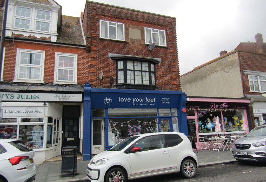 2 bed flat for sale in Connaught Avenue, Frinton-On-Sea CO13, £150,000