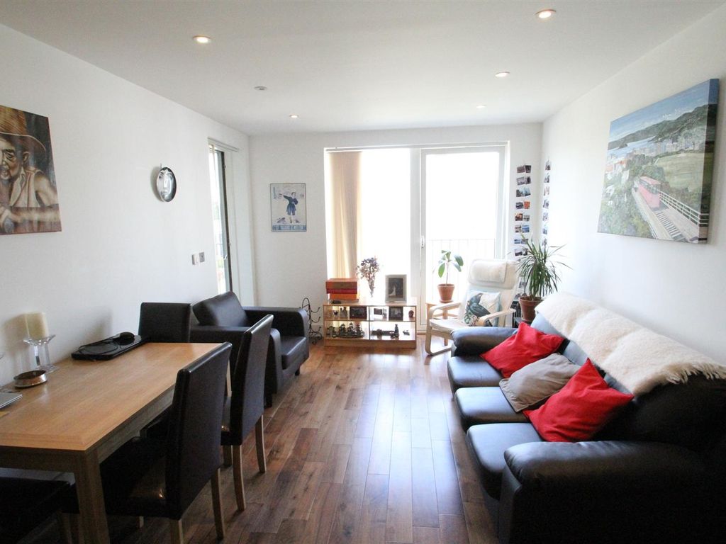 1 bed flat to rent in Grand Canal Apartments, De Beauvoir Crescent, Islington N1, £2,037 pcm