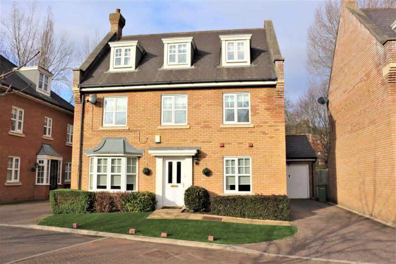 5 bed detached house to rent in Douglas Close, Ilford IG6, £3,650 pcm