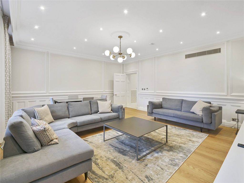 2 bed flat to rent in Stratton Street, Mayfair W1J, £9,967 pcm