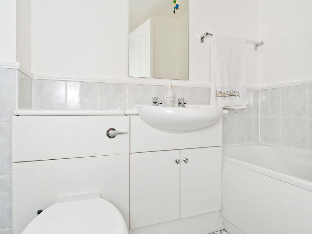 2 bed flat for sale in New Cut Rigg, Edinburgh EH6, £285,000