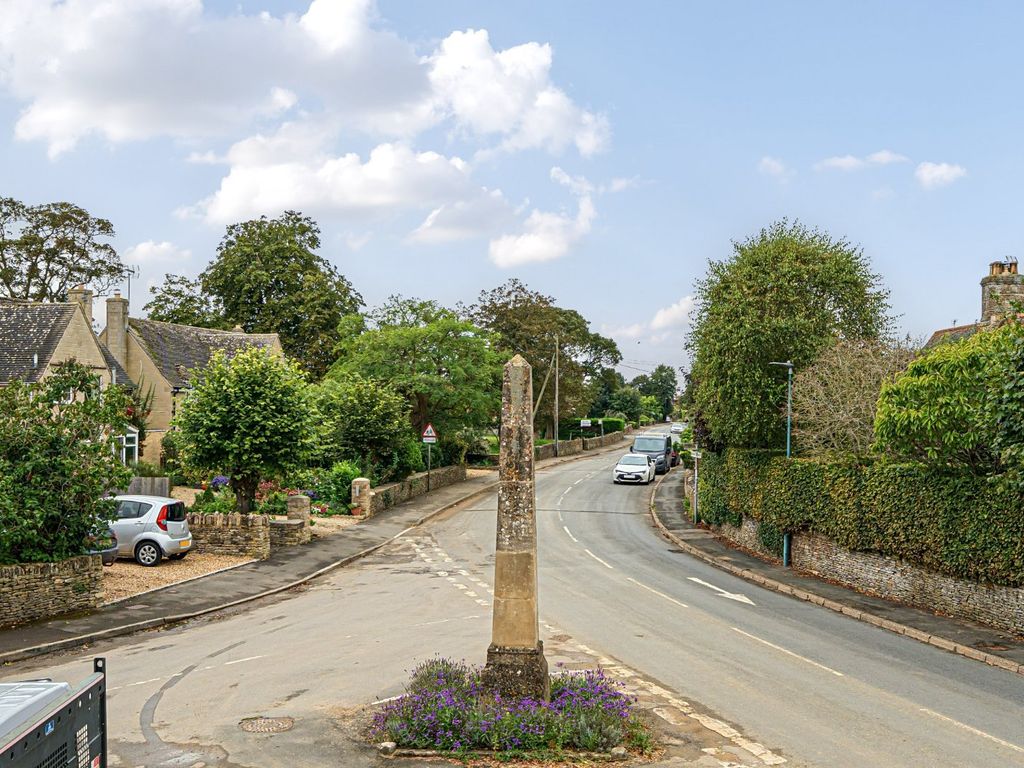 3 bed detached house for sale in Down Ampney, Cirencester, Gloucestershire GL7, £675,000