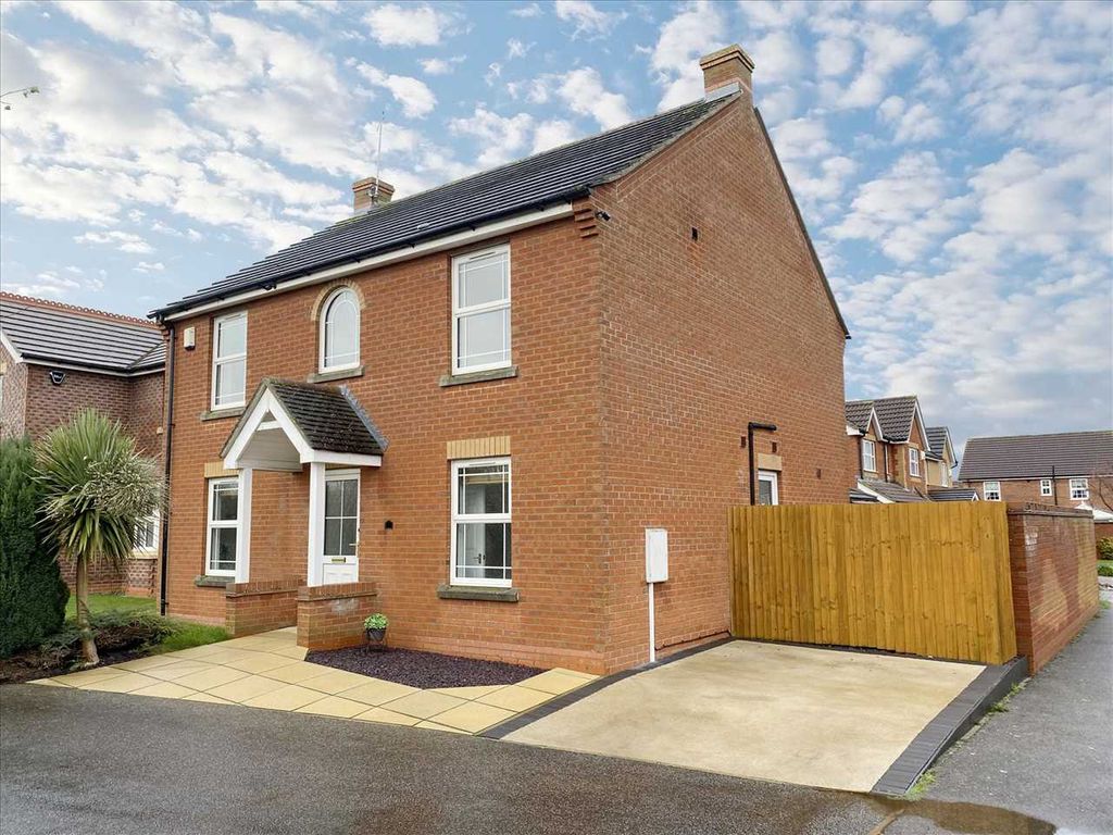 4 bed detached house for sale in Spire View, Sleaford NG34, £340,000