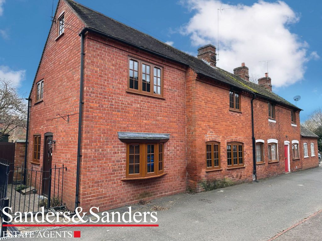 3 bed cottage to rent in Bulls Head Yard, Alcester B49, £1,000 pcm