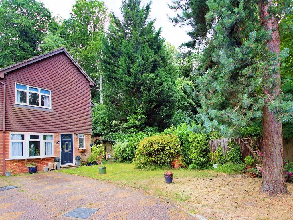 3 bed semi-detached house for sale in Sandrock Place, Croydon CR0, £460,000