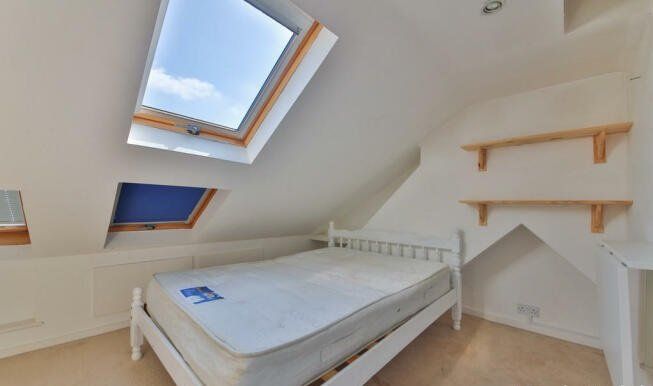 4 bed maisonette for sale in Hollingbury Road, Brighton BN1, £450,000
