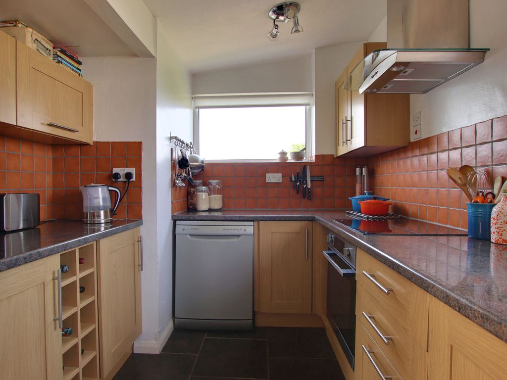 2 bed flat for sale in Kempton Walk, Croydon CR0, £350,000