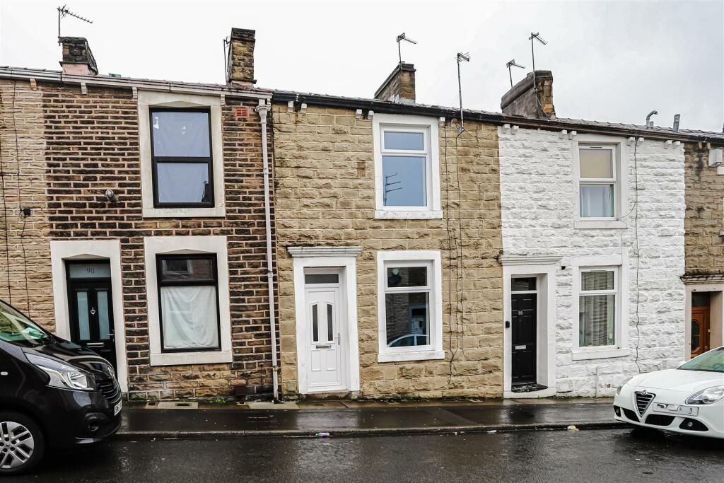 2 bed terraced house to rent in Stanley Street, Accrington BB5, £560 pcm