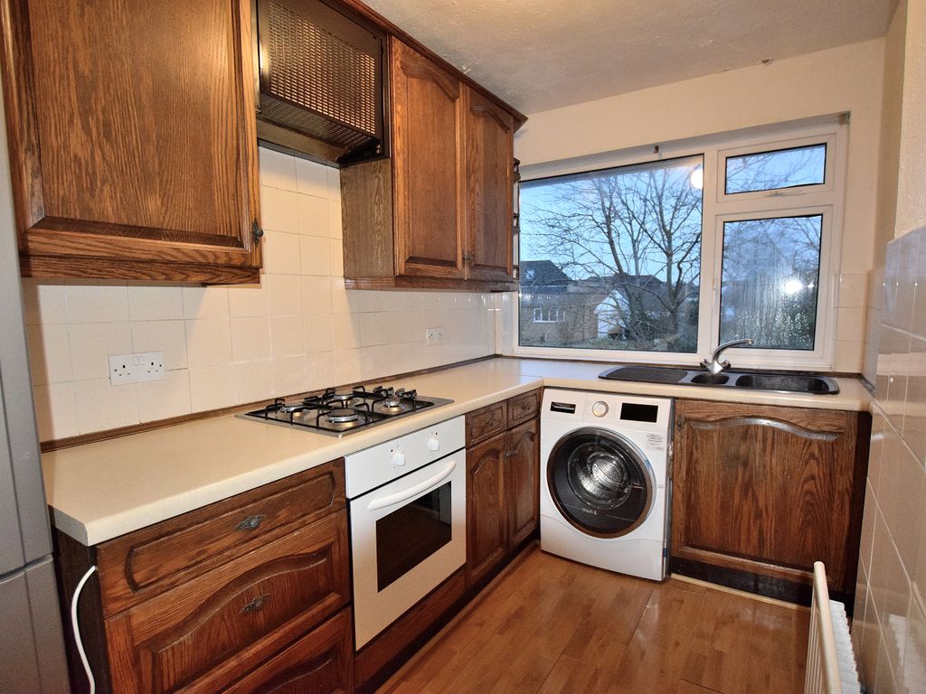 1 bed maisonette to rent in Waterfall Close, London N14, £1,400 pcm