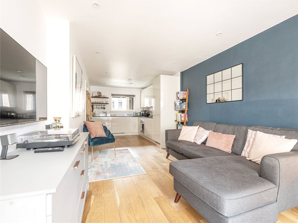New home, 1 bed flat for sale in Bradley Road, London SW4, £450,000