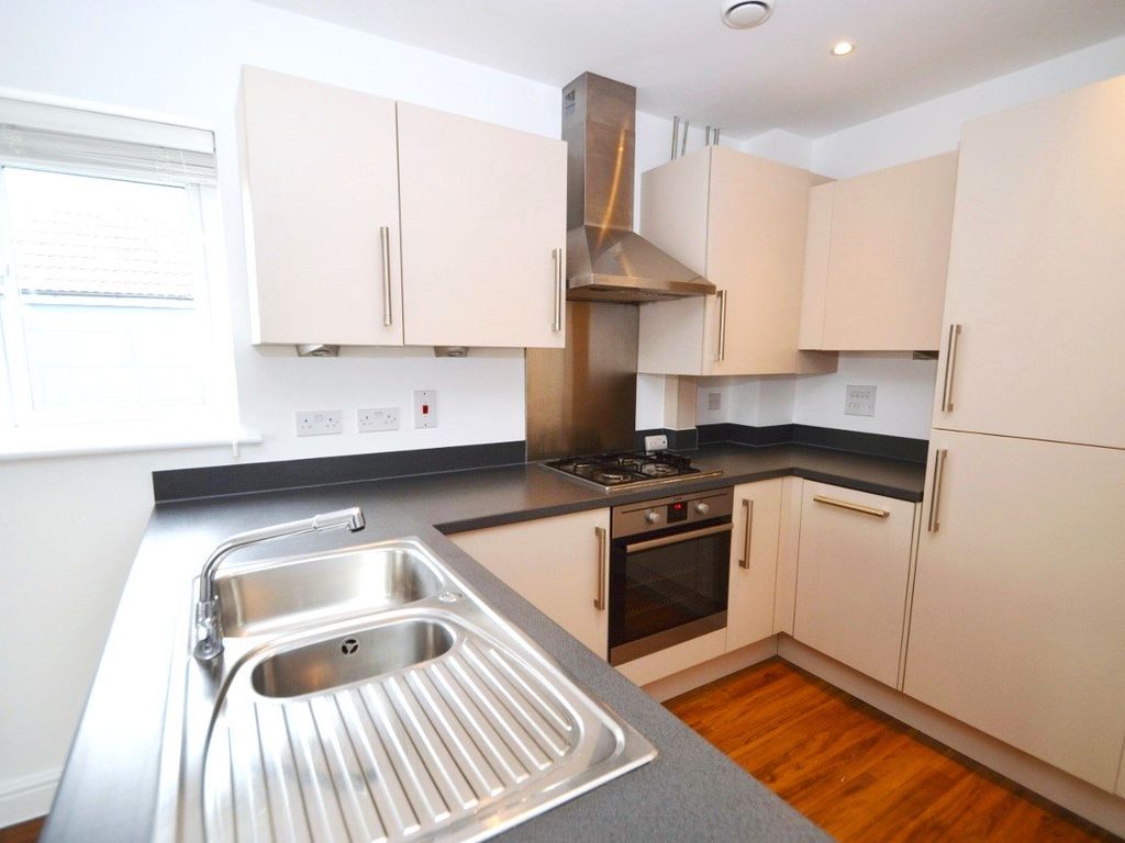 2 bed flat for sale in Chadwick Road, Langley, Berkshire SL3, £265,000
