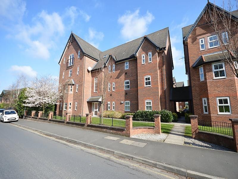 2 bed flat to rent in New Copper Moss, Altrincham WA15, £1,150 pcm