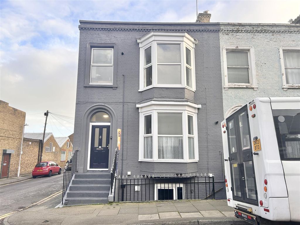 2 bed flat for sale in Addington Street, Margate CT9, £180,000