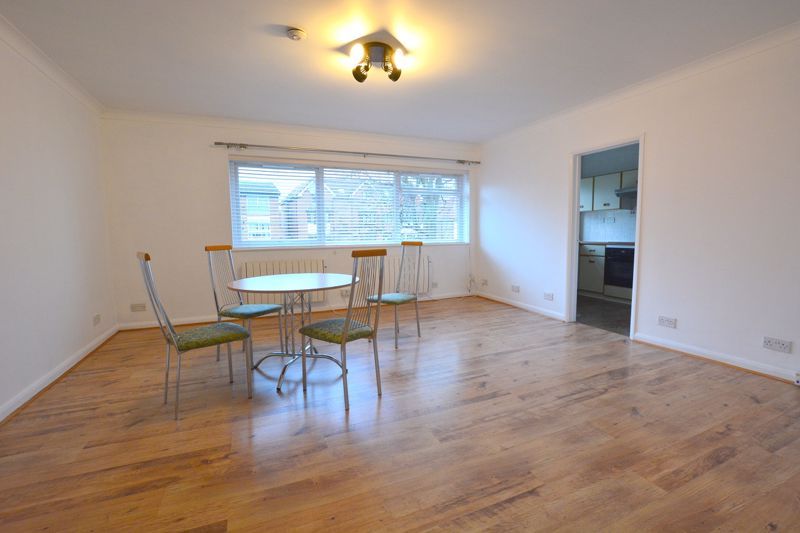 Studio to rent in Kenton Road, Harrow HA3, £1,100 pcm