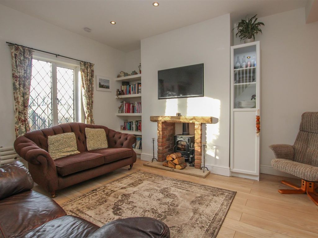 3 bed terraced house for sale in Coxtie Green Road, Pilgrims Hatch, Brentwood CM14, £420,000