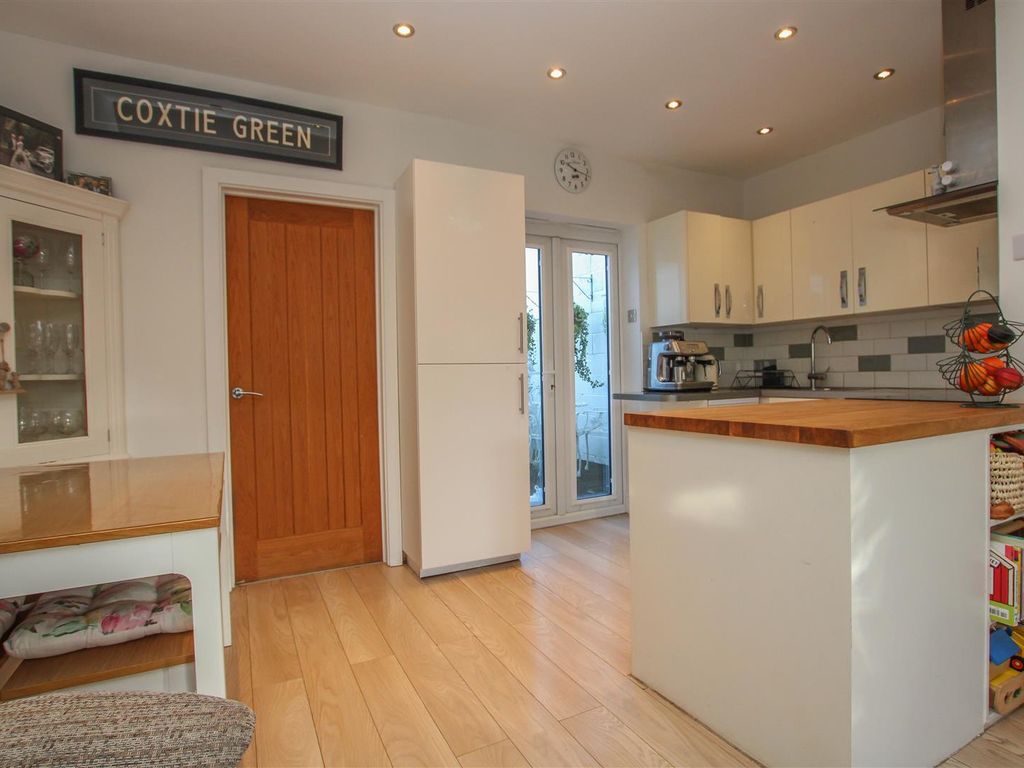 3 bed terraced house for sale in Coxtie Green Road, Pilgrims Hatch, Brentwood CM14, £420,000