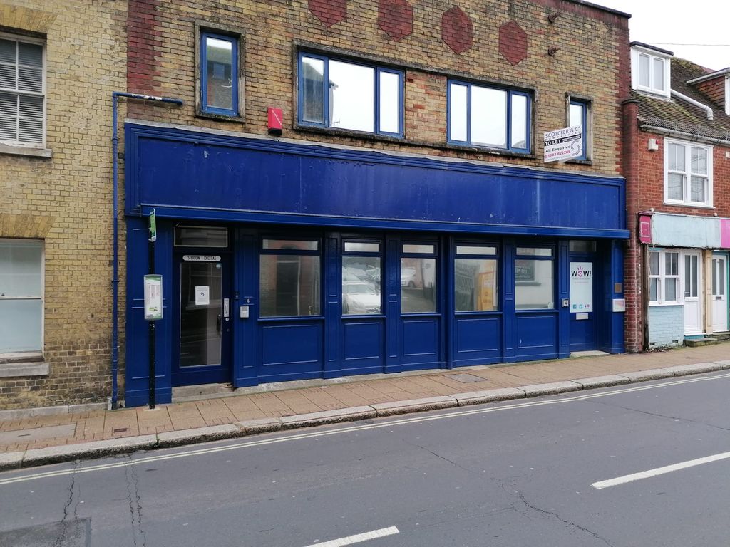 Office to let in St. James Street, Newport PO30, £15,500 pa