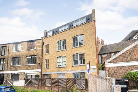 3 bed flat for sale in Florfield Passage, Hackney E8, £620,000