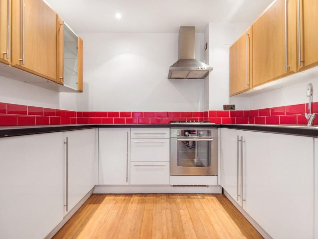 2 bed flat to rent in Barnwell Road, London SW2, £1,998 pcm