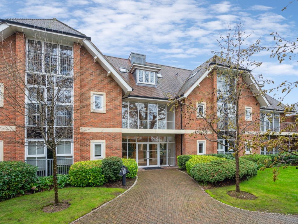 2 bed flat for sale in Station Road, Beaconsfield, Buckinghamshire HP9, £850,000