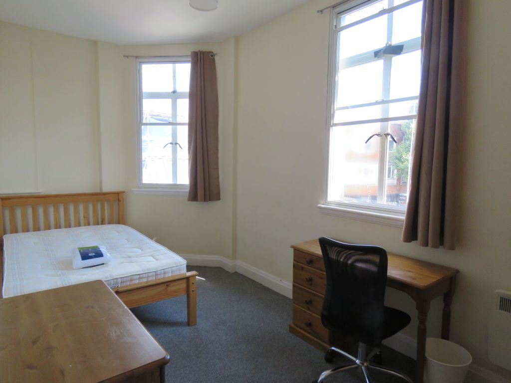 5 bed flat to rent in Fore Street, Exeter EX4, £520 pppm