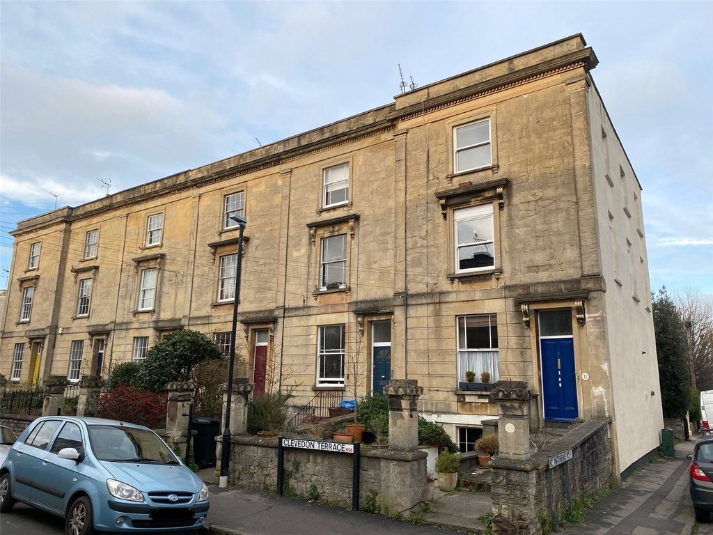 2 bed flat for sale in Clevedon Terrace, Cotham, Bristol BS6, £320,000