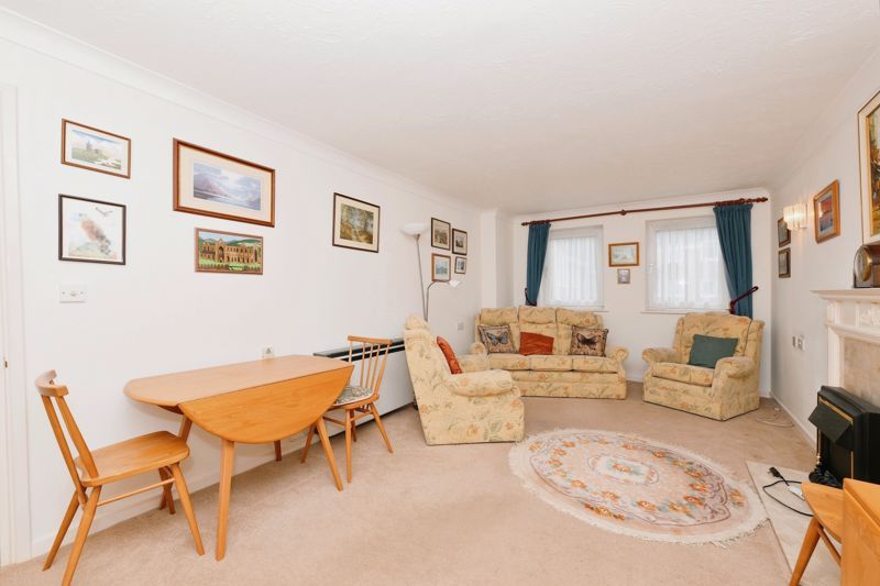 1 bed flat for sale in Belvedere Court, Hoddesdon EN11, £185,000