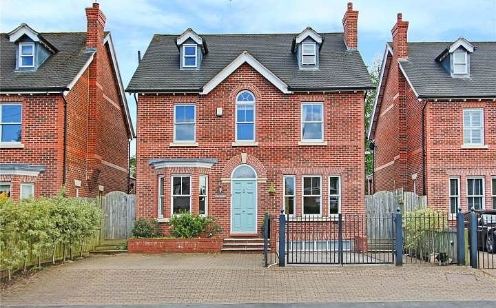 4 bed detached house to rent in Strawberry Lane, Wilmslow SK9, £3,750 pcm