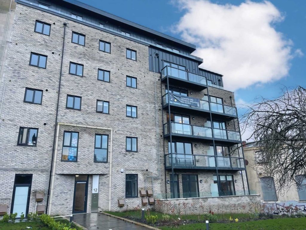 2 bed flat to rent in Bridge Street, Paisley PA1, £1,150 pcm
