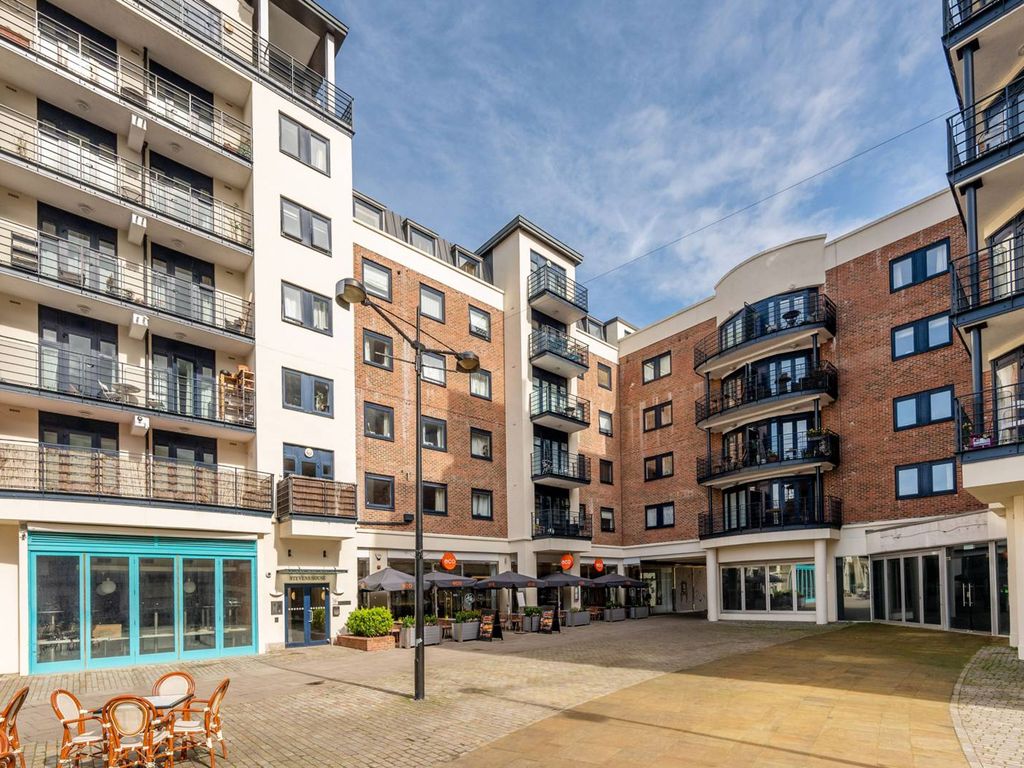 2 bed flat to rent in Charter Quay, Kingston, Kingston Upon Thames KT1, £2,695 pcm