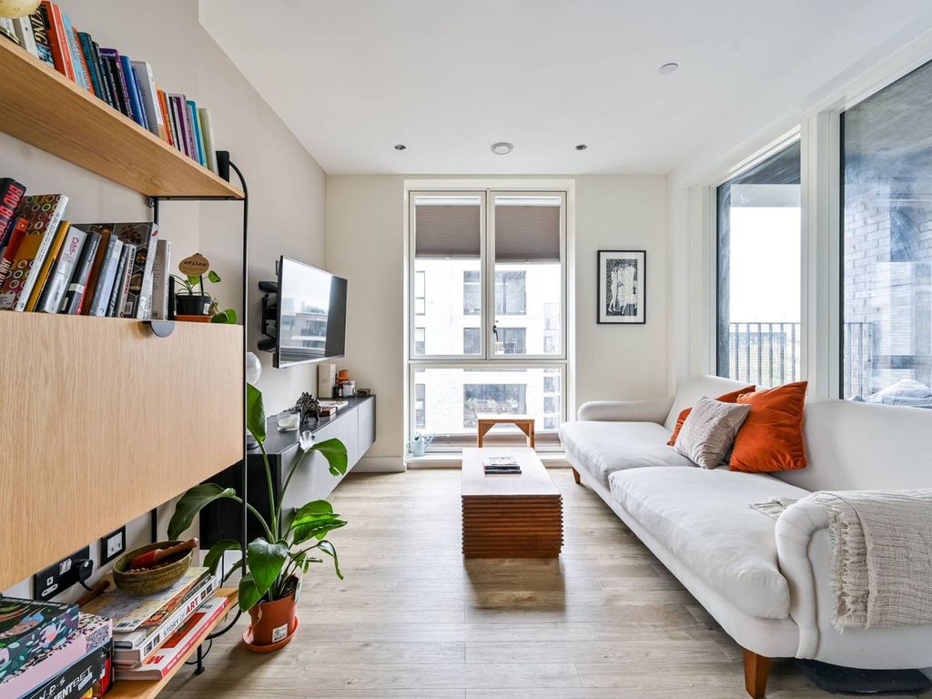 1 bed flat to rent in Hackney Wick, Hackney Wick, London E3, £2,400 pcm