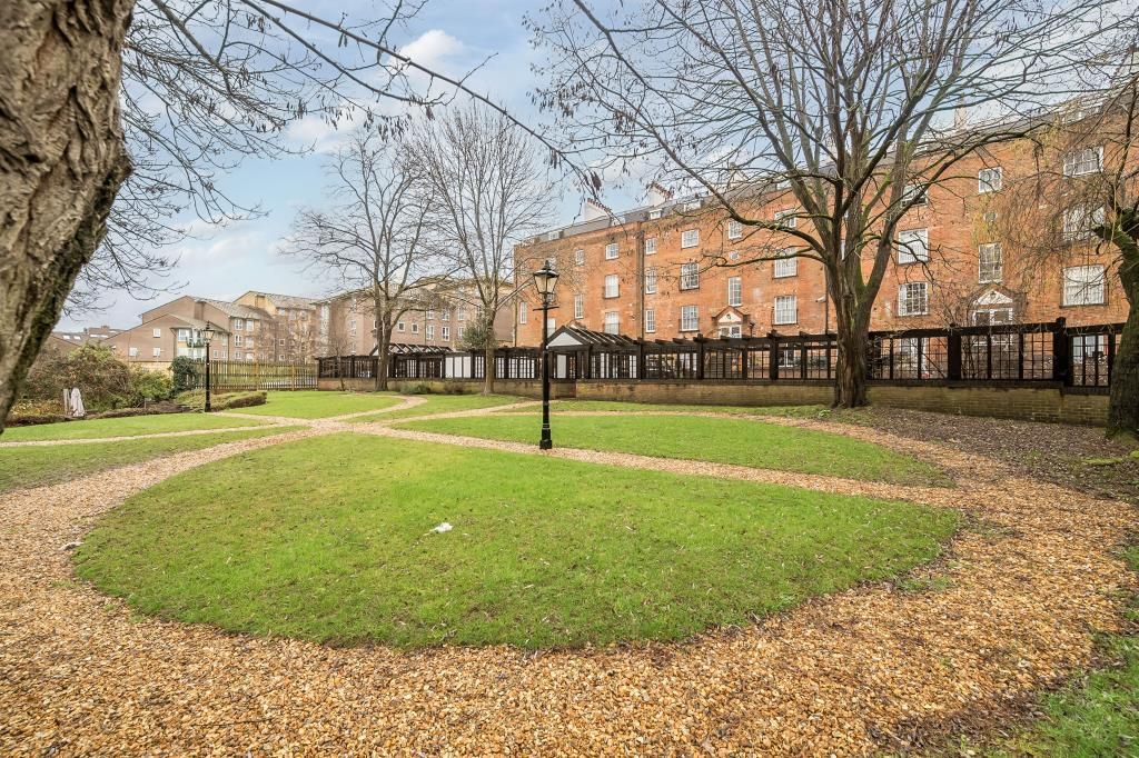 2 bed flat for sale in Reading, Berkshire RG1, £320,000