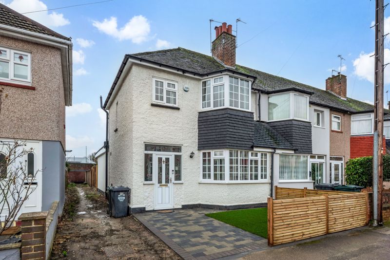 3 bed terraced house for sale in Ingram Road, Dartford DA1, £425,000