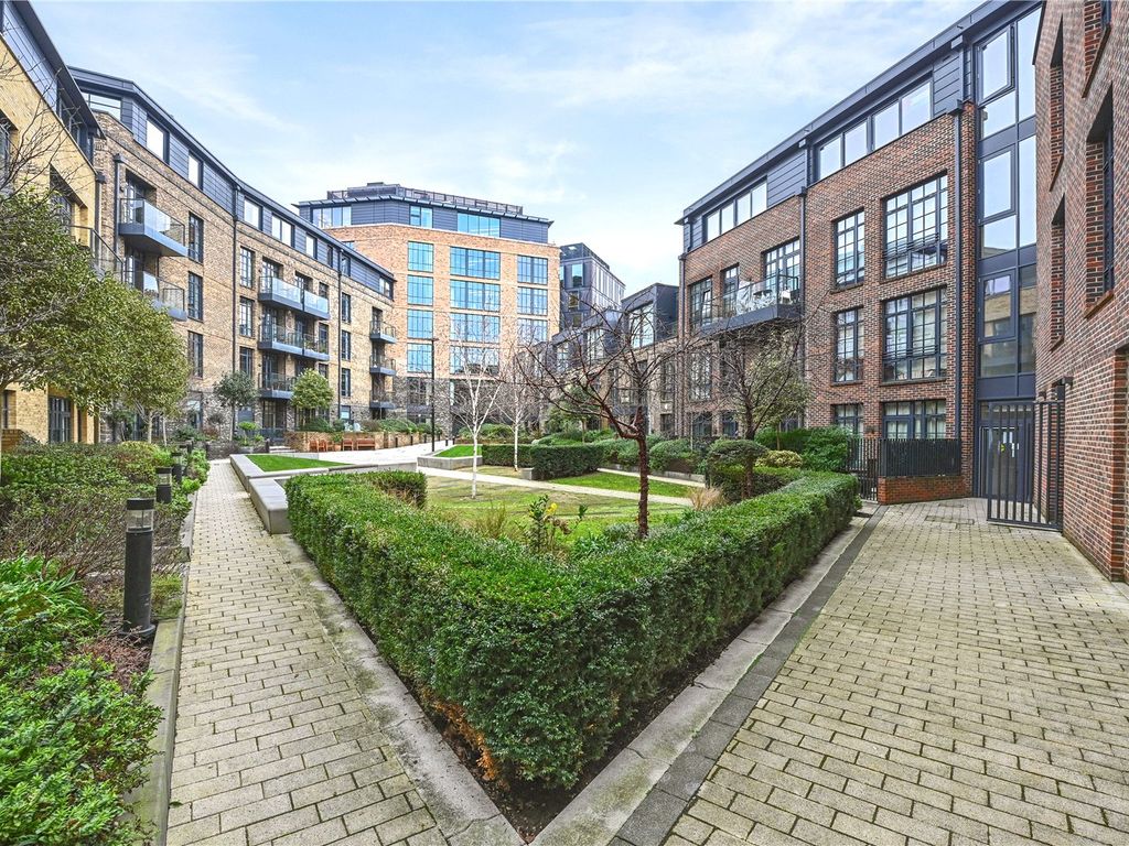 1 bed flat for sale in Valentine Place, London SE1, £699,950