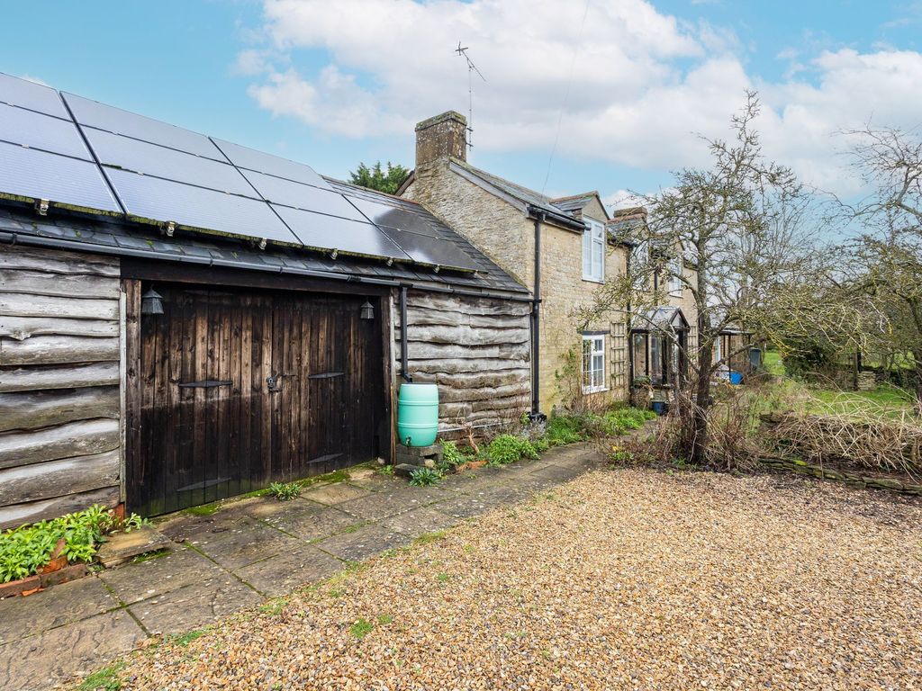3 bed cottage for sale in Cote, Bampton OX18, £600,000