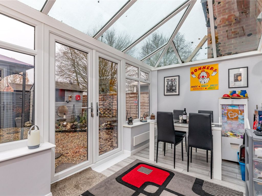 1 bed terraced house for sale in Anton Way, Aylesbury HP21, £240,000